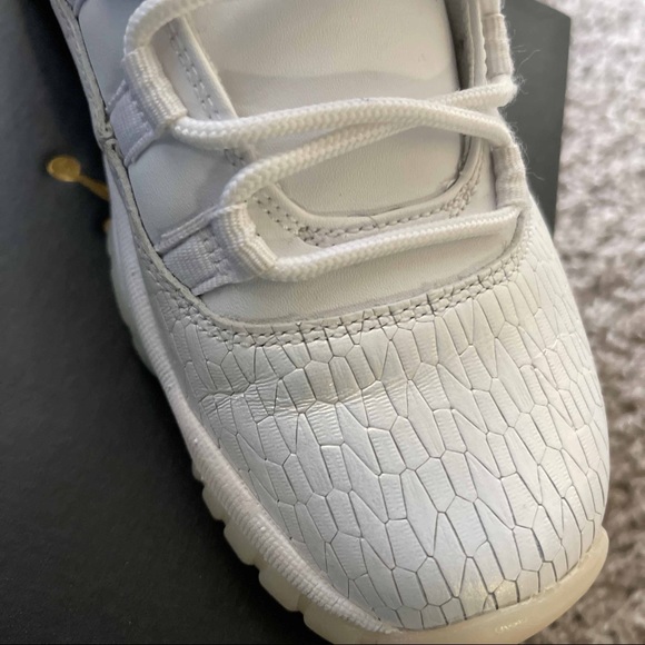 Air Jordan 11 Low GS Frost White (Heiress) - Picture 9 of 10